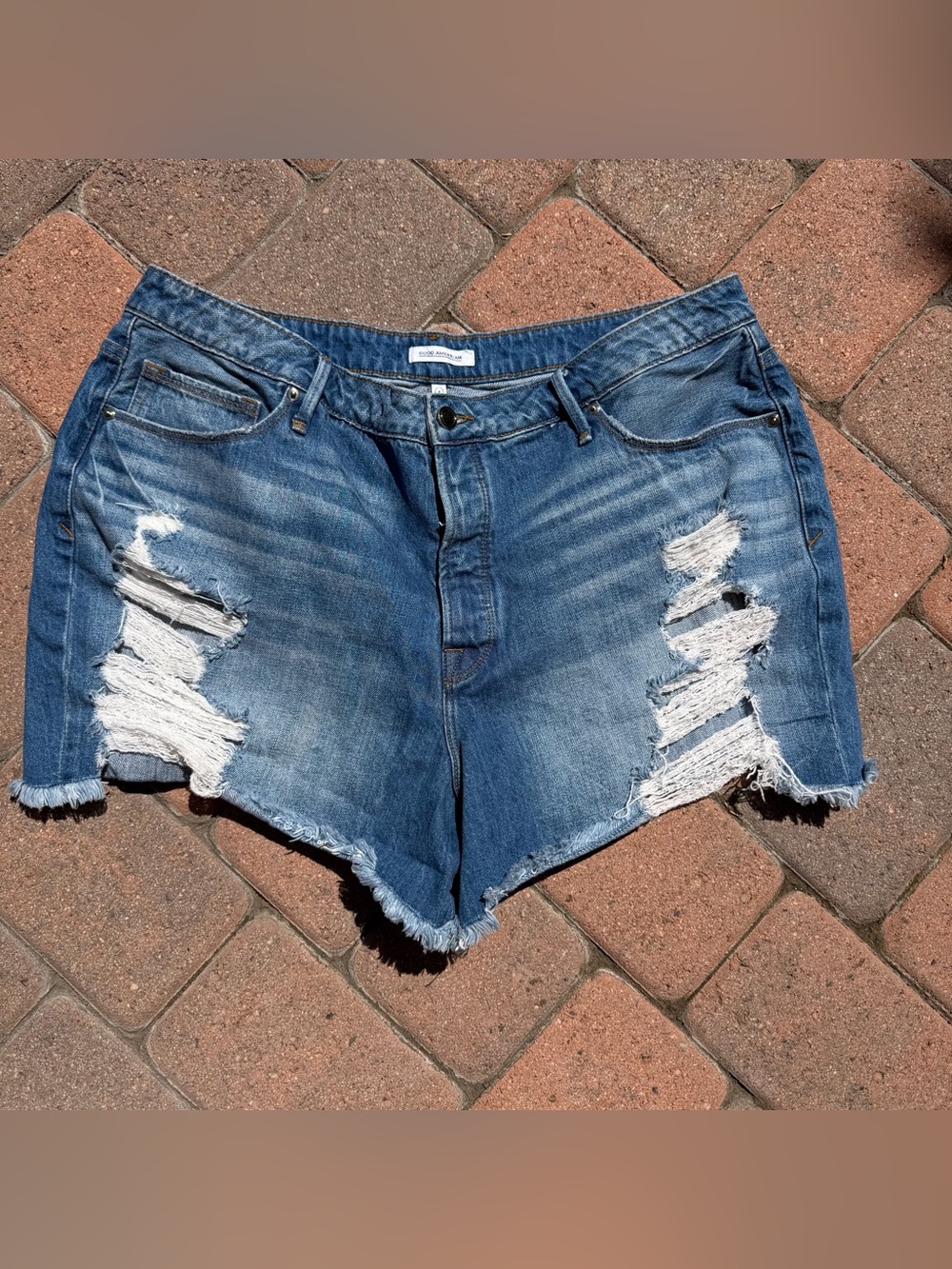 Good American Women’s Distressed Denim Jean Shorts – Size 16